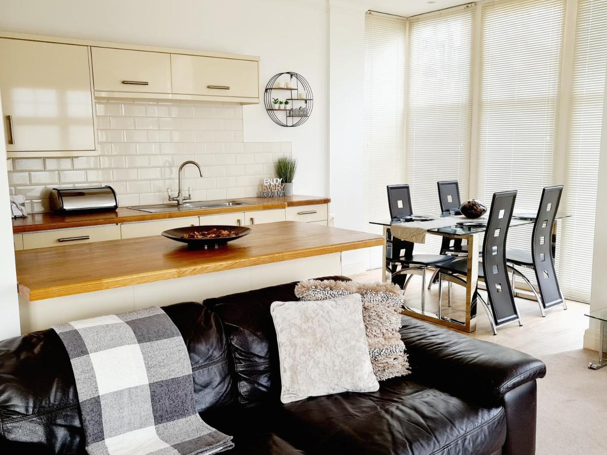 Seas The Day - Beachfront Apartment - Sleeps 4 Ramsgate Buitenkant foto